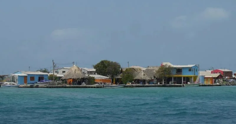 Nə polis var, nə avtomobil: Futbol meydançasından da kiçik ada