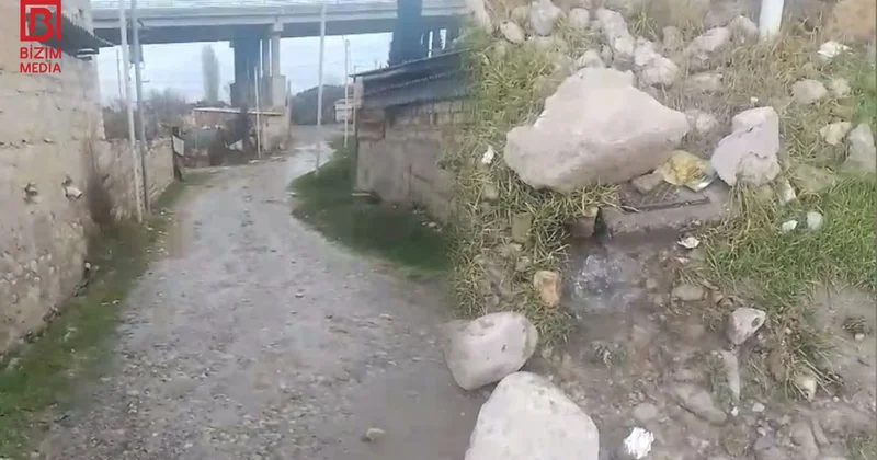 Şəhidin adını daşıyan küçədə BİABIRÇI mənzərə Küçələr sel altında VİDEO