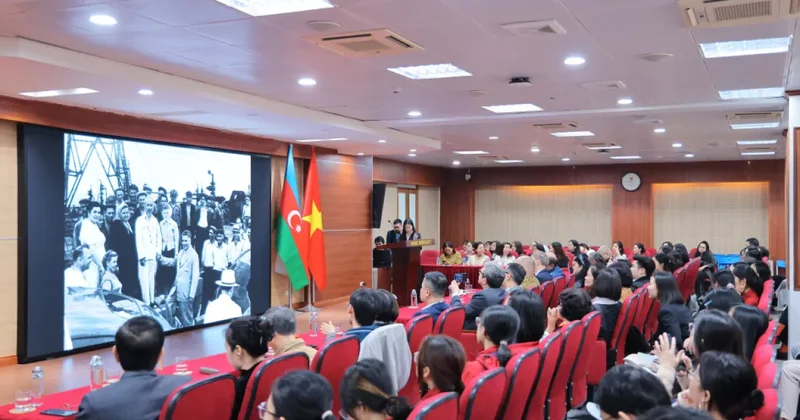 В Ханойском университете показали фильм про Гейдара Алиева ФОТО