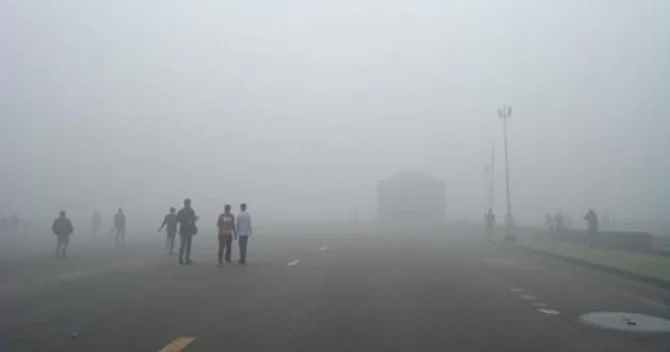 Hindistanda güclü duman hava nəqliyyatını iflic etdi: 128 reys ləğv olundu