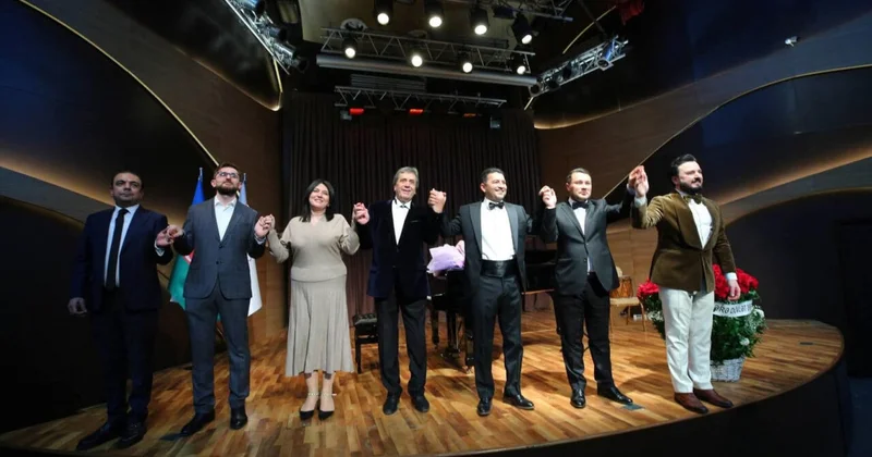 Ramil Qasımovdan bayram töhfəsi: İki saatlıq mikrofonsuz, tam canlı performans FOTO