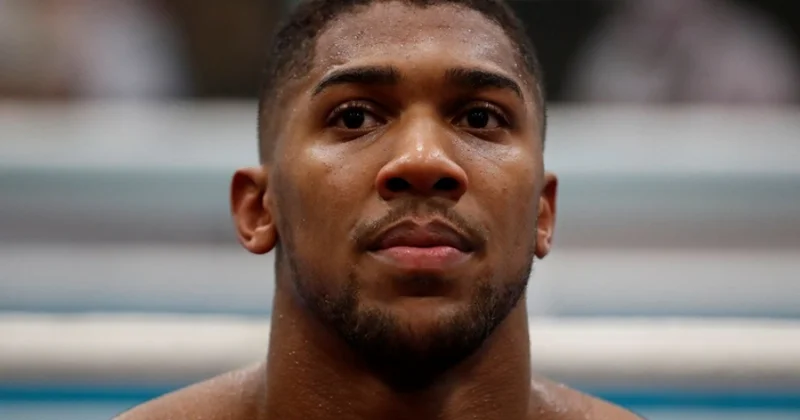 Məşhur boksçu Nigeriyada avtomobil qəzası keçirib