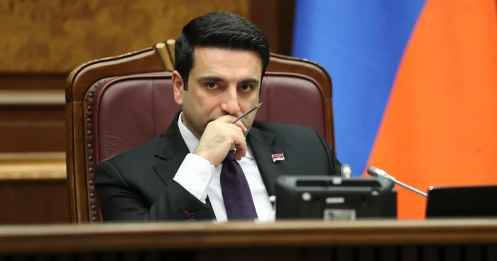 Joxovurd: Partiya yoldaşları Simonyanın torbasını tikirlər