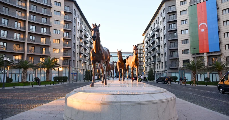 Bakının mərkəzində “Qarabağ atları” FOTO