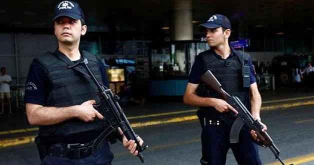 В Турции семь полицейских пострадали в ходе операции против ИГ