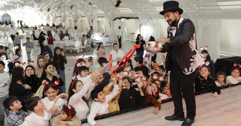 Эмин Агаларов организовал для воспитанников детских домов новогодний праздник (ФОТО)