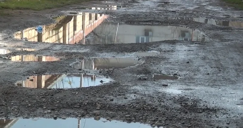 “Şəhərin mərkəzi küçələrinin hamısı palçığın içindədir“ Şabranda illərdir hökm sürən problem niyə həll edilmir? VİDEO