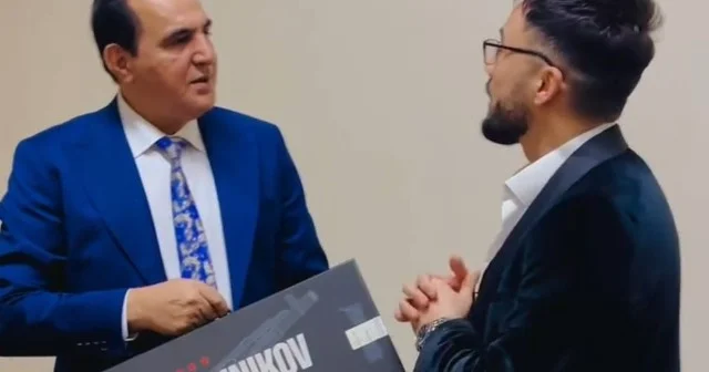 Manaf Kərimə Kalaşnikov bağışladı VİDEO