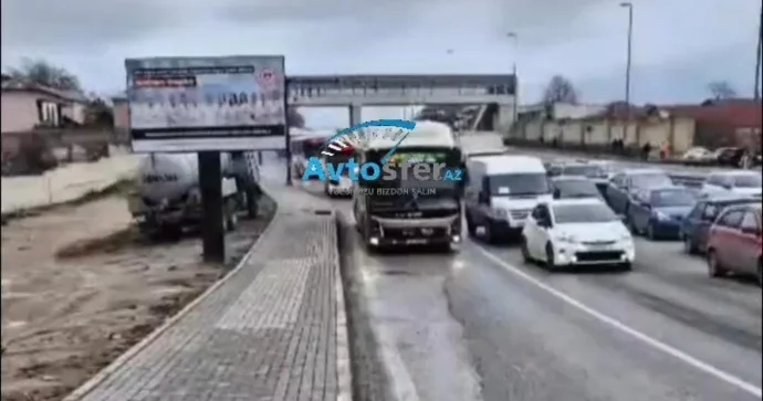 Vətəndaşların müraciətindən sonra bu yolda avtobus zolağı çəkildi VİDEO