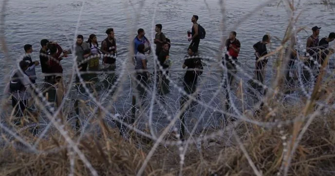 ABŞ Daxili Təhlükəsizlik Departamenti (DHS) 2025 ci ildə 17.500 dən çox miqrantı həbs edib