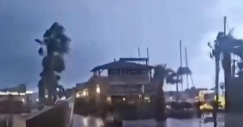 Водяной смерч обрушился на испанский город ВИДЕО