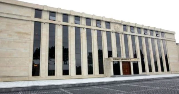 Sumqayıtda təhlükəli tikinti: bina uça bilər VİDEO