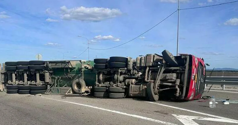 Naxçıvana yanacaq daşıyan yük avtomobili aşdı