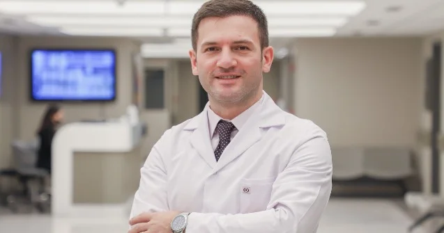 Əməkdar artistin əməliyyatdan sonra bədəni çürüyür?