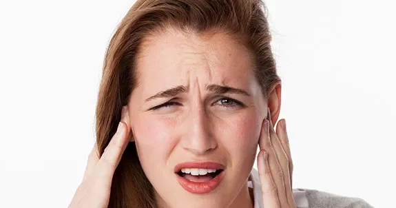 Üz şişkinliyi və gözaltı qaralmalar: Əsas səbəblər və həll yolları