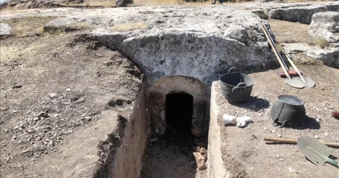 Türkiyədə 1800 illik sərdabə tapılıb FOTOLAR