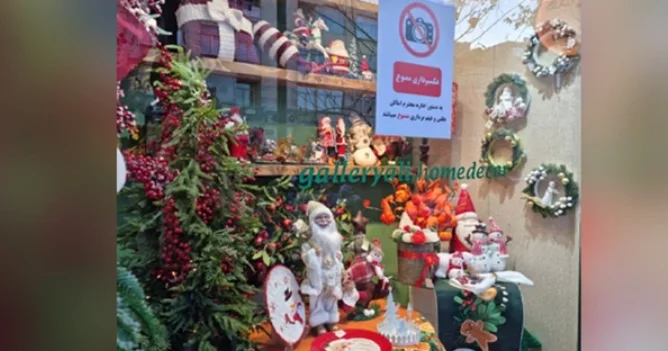 Tehranda “Santa Klaus“la şəkil çəkdirmək qadağan olunub