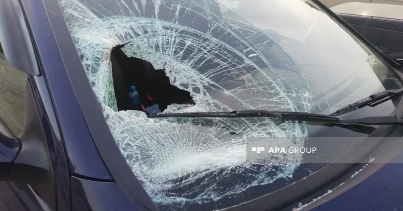 Sabirabadda BMW hasara və maşına çırpılıb, ölən var