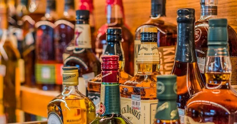 Bir litr spirtli içki üçün 6 manat vergi ödəniləcək AÇIQLAMA