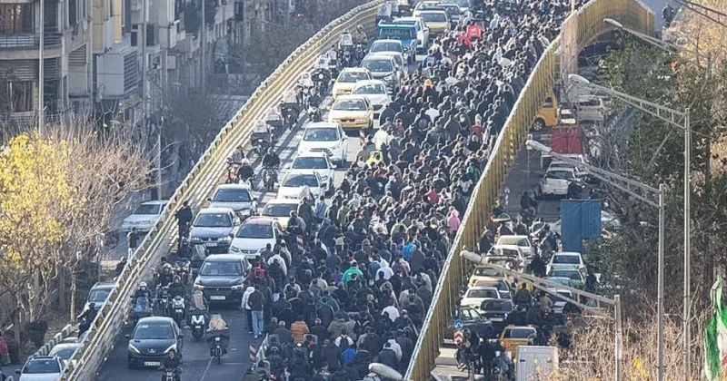 Массовые протесты в Тегеране, глава ЦБ подал в отставку Minval Politika