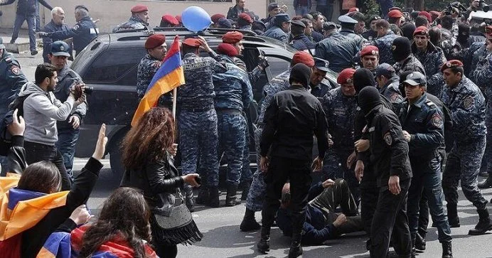 Ermənistanın hökumət binası qarşısında aksiya keçirilir