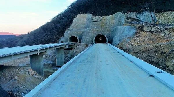 Qarabağ və Şərqi Zəngəzurda nə qədər yol inşa edilir?