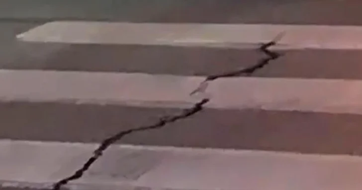 На центральных улицах Баку зафиксированы трещины в асфальте Реакция Госагентства