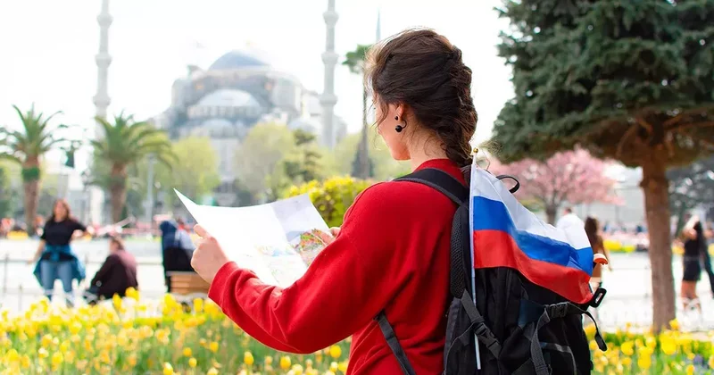 Россияне заняли первое место по числу туристов в Турции в 2025 году