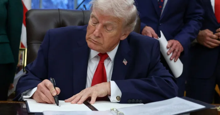 Tramp: “Mənə 10 milyard dollar təzminat ödənməlidir”