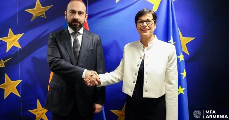 Mirzoyan Marta Kosla görüşdü