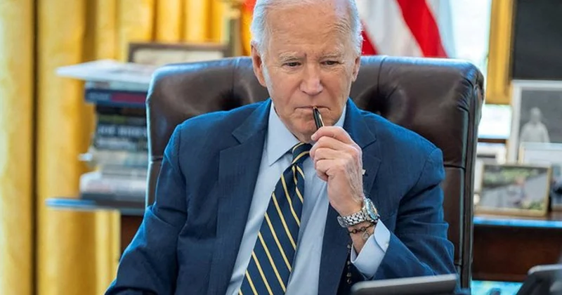 Байден забрал только два подарка