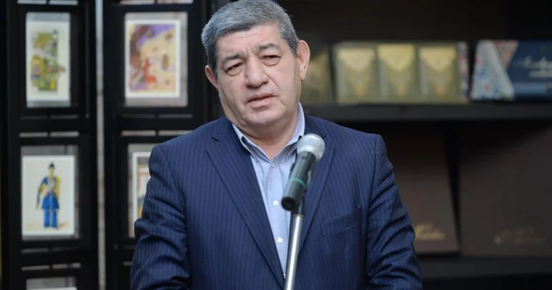 Bizim insanlar əlvida sözü ilə xudahafiz sözünü bir birindən ayıra bilmir Akademik