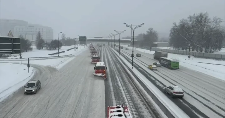 В Москве третьи сутки продолжается ликвидация последствий снегопада