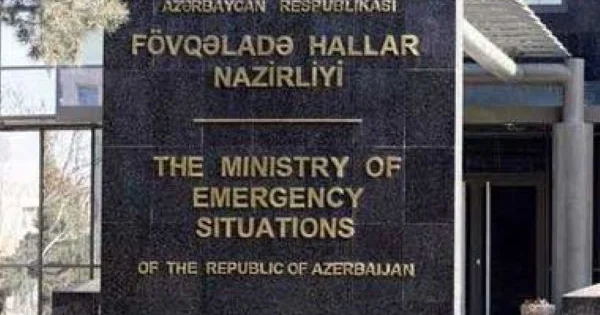 Sumqayıtda yaşayış binasında yanğın başlayıb