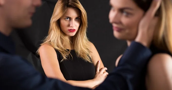 İnsan özünü dəyərsiz hiss etdikdə paxıllıq edir