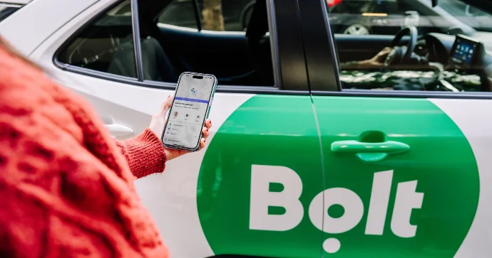 Mobil tətbiqlər taksi xidmətlərini necə dəyişdi və müştəri dəstəyi niyə vacibdir?