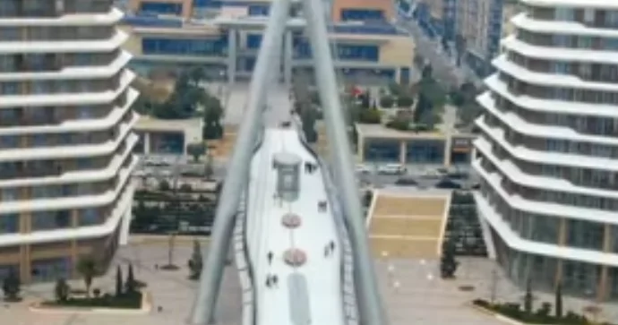 Yeni piyada körpüsü paytaxtın yeni simvoluna çevrilir VİDEO