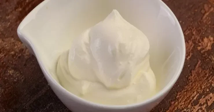 Bir dəqiqəyə qatılaşdırılmış südlə krem RESEPTİ