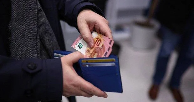 В этой европейской стране начали обсуждать переход на евро