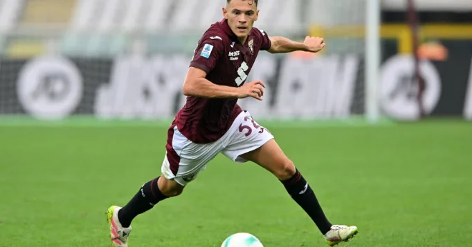 “Beşiktaş” alban futbolçu ilə gücləndi