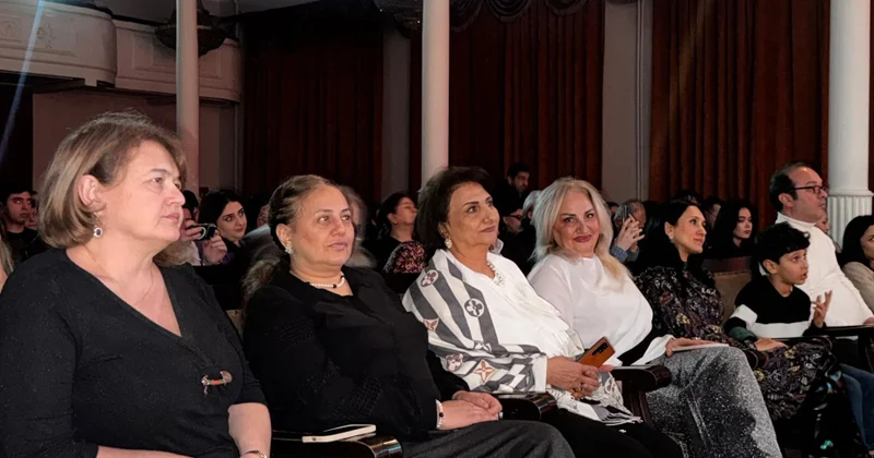 Azərbaycan Dövlət Mahnı Teatrında retro gecə 80 ci illərin hit mahnıları