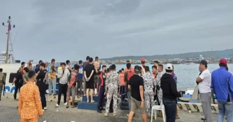 Число погибших в результате крушения парома на Филиппинах выросло