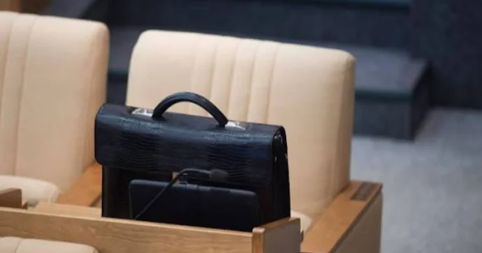 25 yaşında prorektor, 36 da icra başçısı olub FOTO