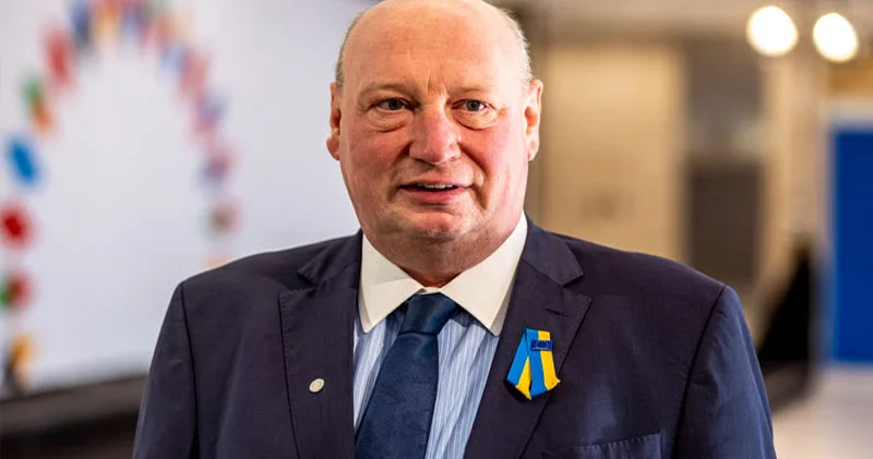 Brüsseli sarsıdan Pulsuz bilet qalmaqalı: Aİ nin nəqliyyat şefi korrupsiya tələsində