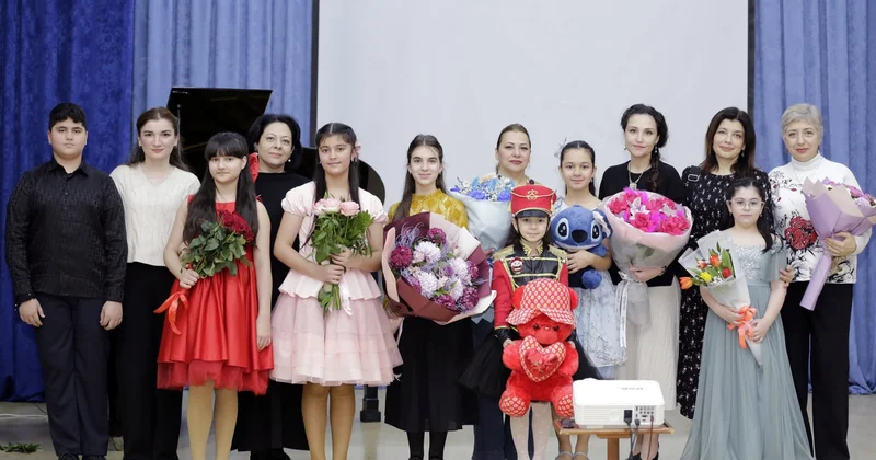 У рояля в Баку волшебные фантазии со сказками Ханса Кристиана Андерсена (ФОТО)