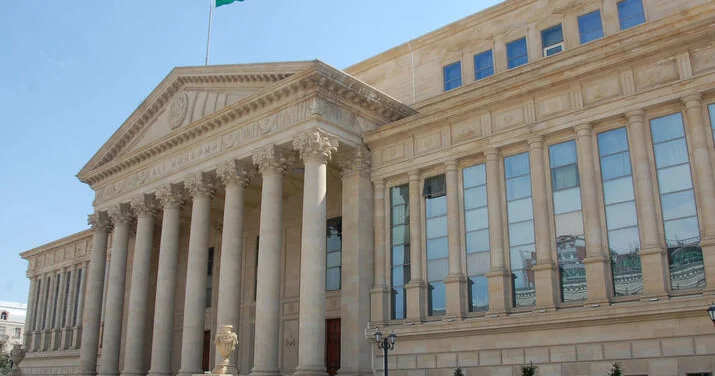 Ali Məhkəmədən şərəf, ləyaqət və işgüzar nüfuzun müdafiəsi ilə bağlı mühüm qərar