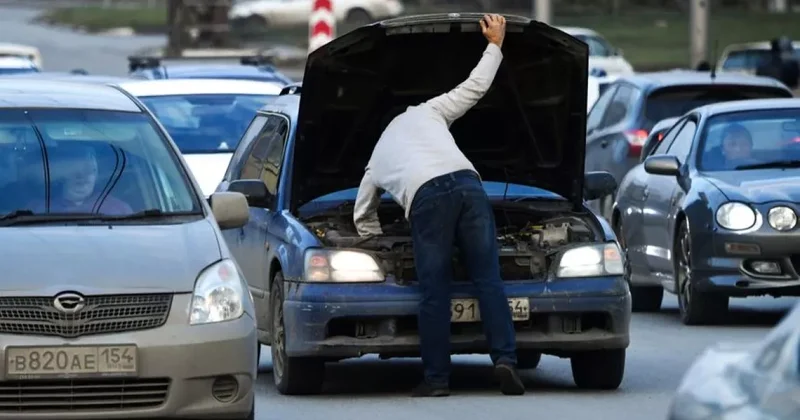 Так заглохшие автомобили провоцируют бакинские пробки и ДТП ВИДЕО