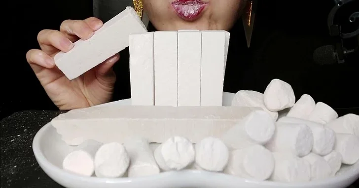 Поедание глины и мела, или Об опасном тренде из TikTok. беседует с гастроэнтерологом