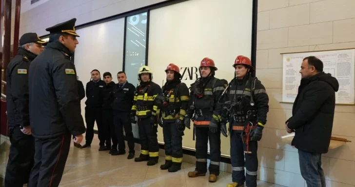 МЧС Азербайджана провело учения в ТЦ Наргиз