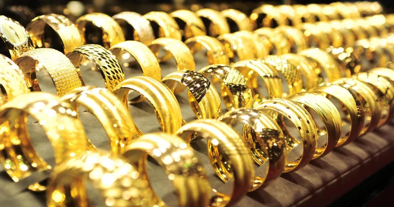 Стоимость золота опустилась ниже $4 950 впервые с 23 января